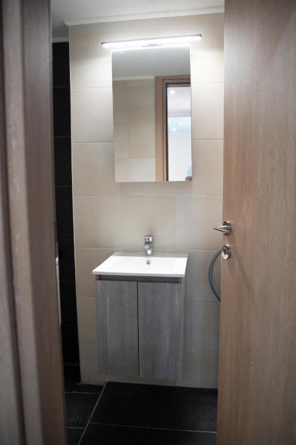 Modern Apartment Downtown Афины Экстерьер фото